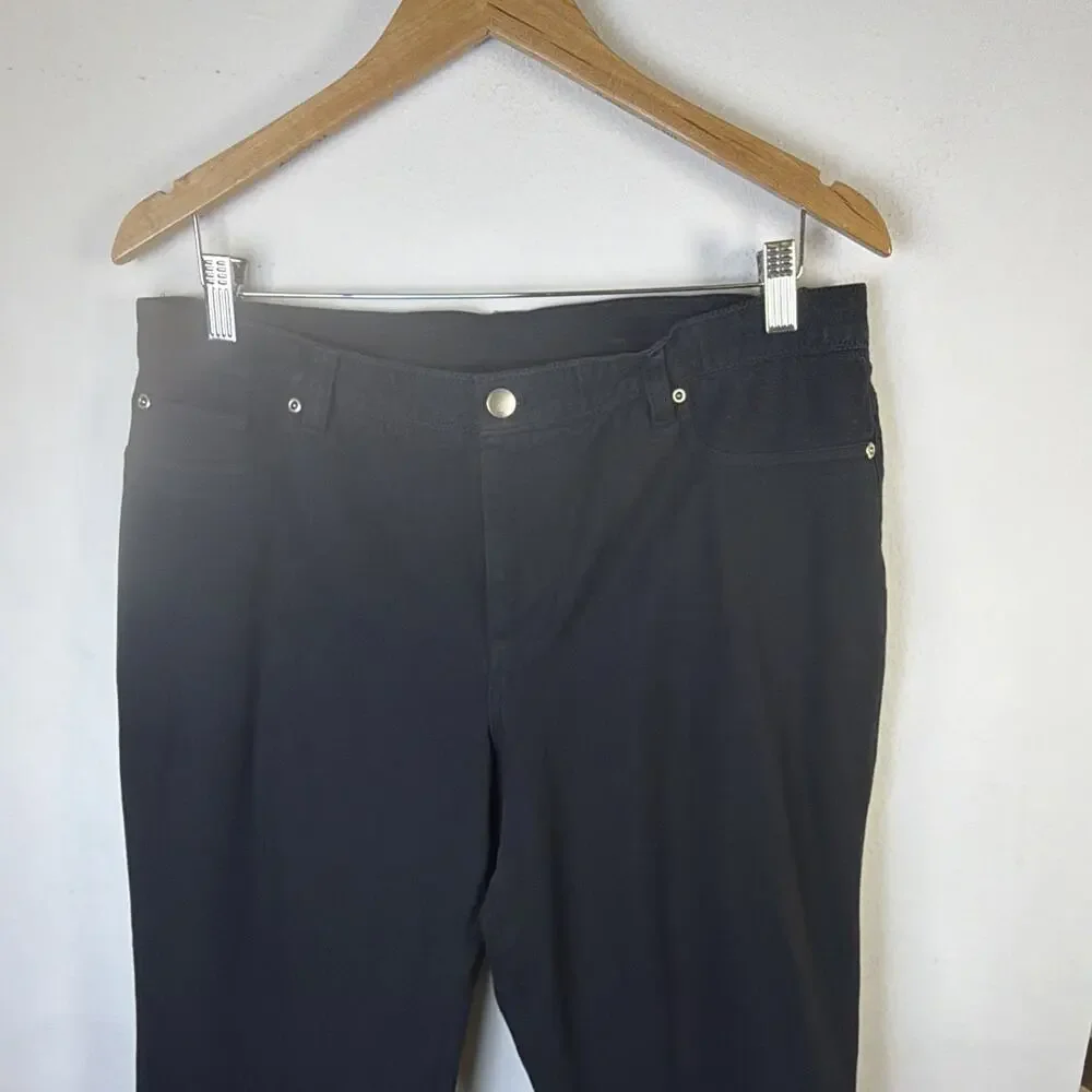 Chico's Black high Rise straight Pants Women’s 2.5 14 Short 35 x 29 - Picture 4 of 10